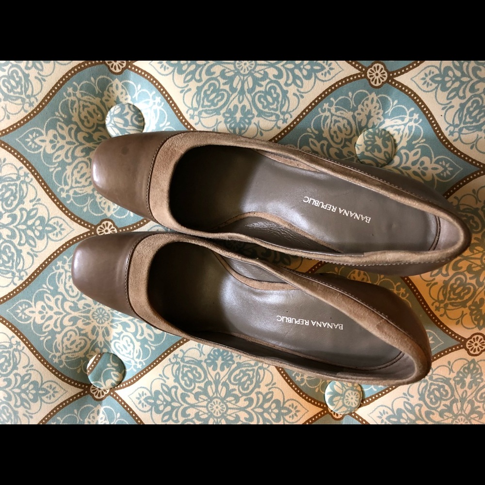 Banana Republic Pumps